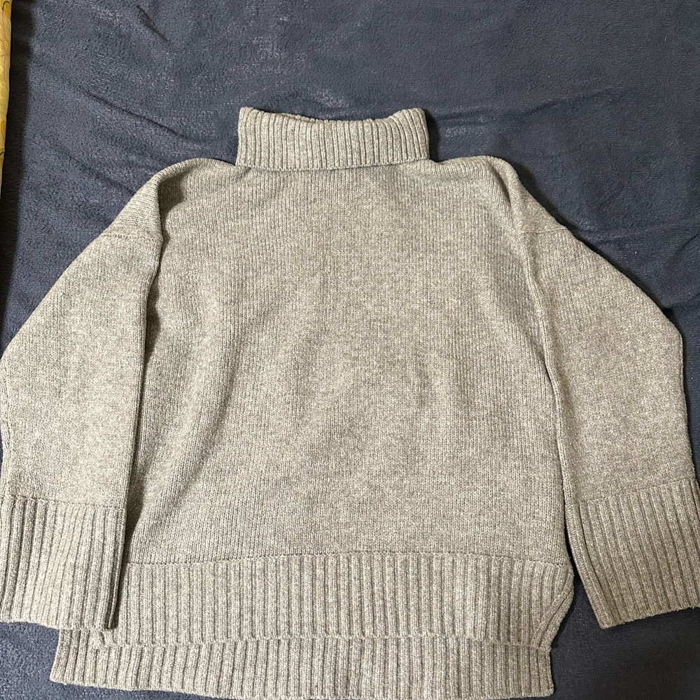 Abercrombie & Fitch Heather Gray Turtleneck Sweater